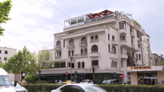 Özer'in Arnavutluk'ta kaldığı otel. 